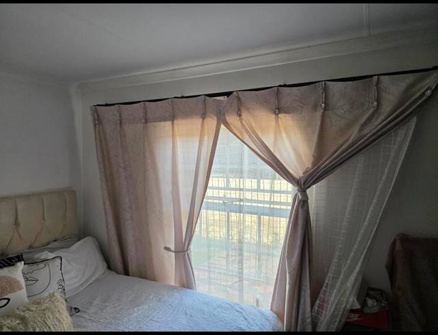 2 BEDROOM HOUSE FOR SALE IN CRYSTAL PARK